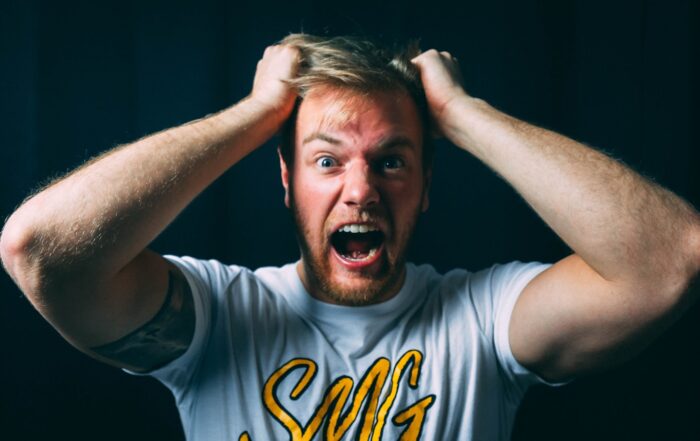 man in white and blue crew neck t-shirt